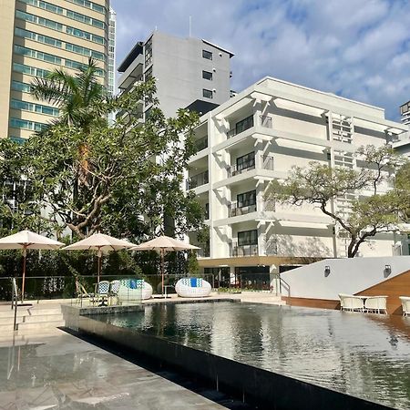 Floral Court Hotel & Residence Sukhumvit 13 Банкок Екстериор снимка