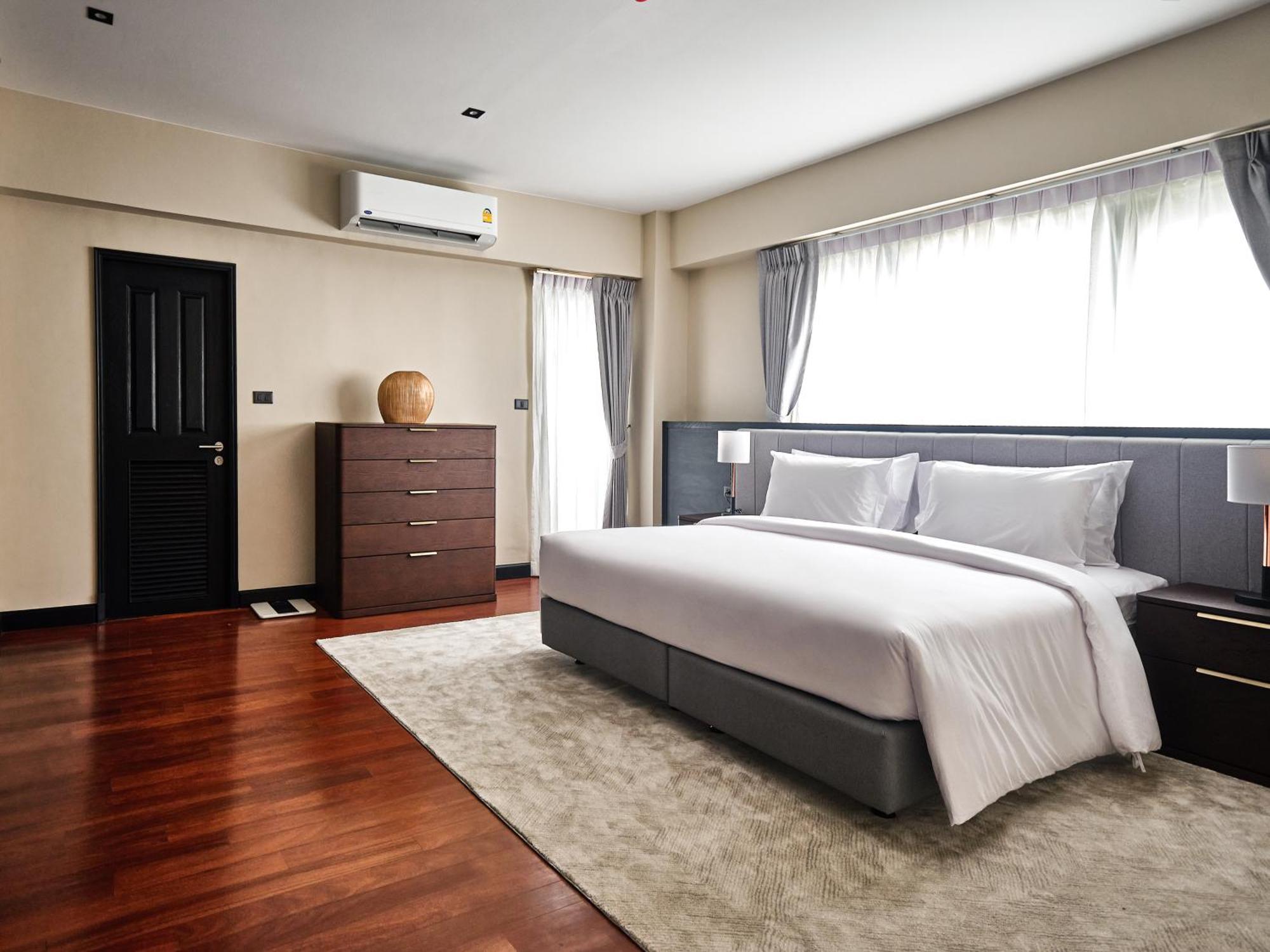 Floral Court Hotel & Residence Sukhumvit 13 Банкок Екстериор снимка